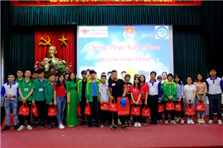 Tập huấn kiến thức an toàn giao thông và kỹ năng lái xe an toàn cho học sinh, sinh viên